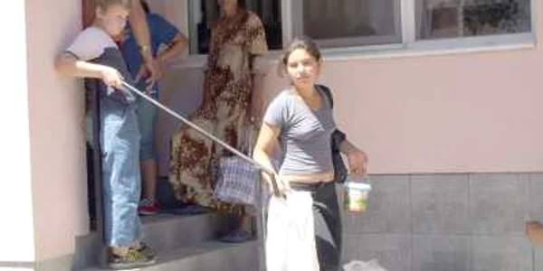 950 de tone de făină pentru mii de asistaţi