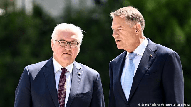 Klaus Iohannis, dirijorul scenei politice