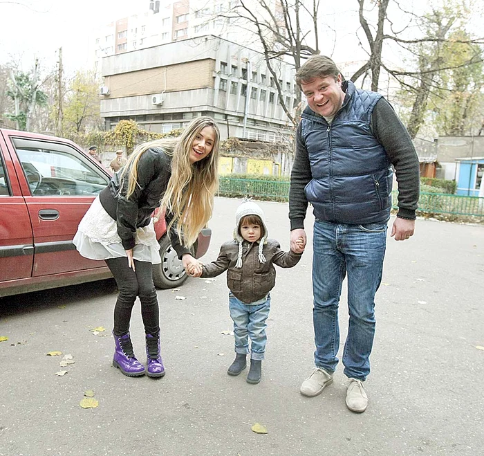 Micuţul Armin a  fost foarte vesel la  secţia de votare