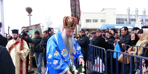 procesiune de bobotează la malul Dunării FOTO Corina Macavei 