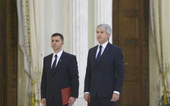 Eugen Teodorovici şi Marius Nica au depus juramântul de învestitură FOTO Mediafax