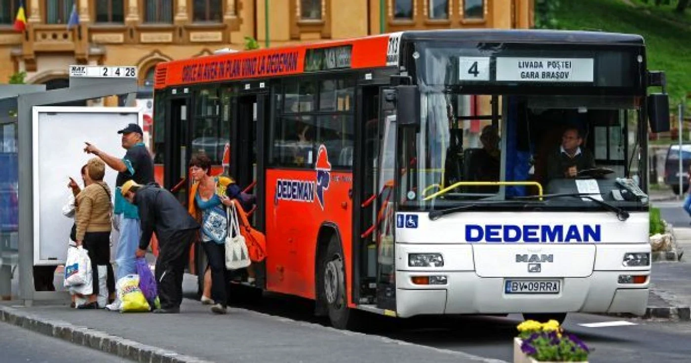 Autobuzele de pe linia 12 vor circula pe traseul Livada Poştei-Stadionul Tineretului. FOTOAdevărul