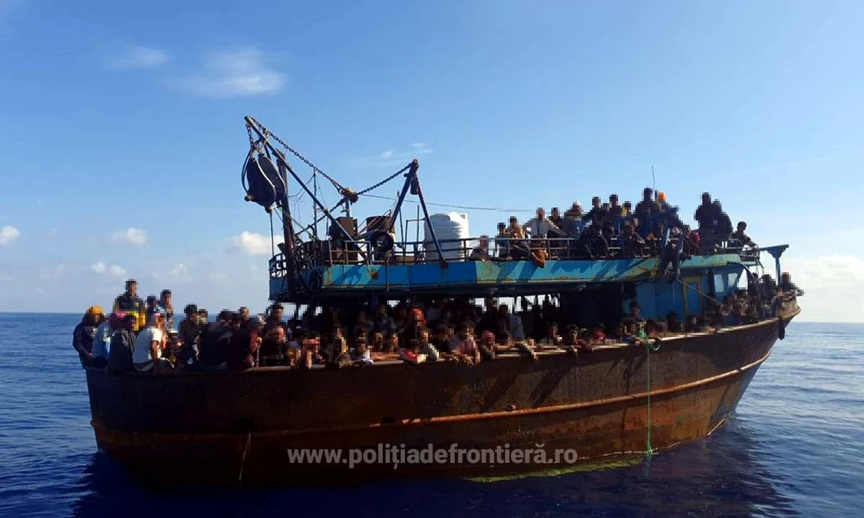 Persoanele se aflau pe un vas de pescuit. FOTO Poliţia de Frontieră Română 