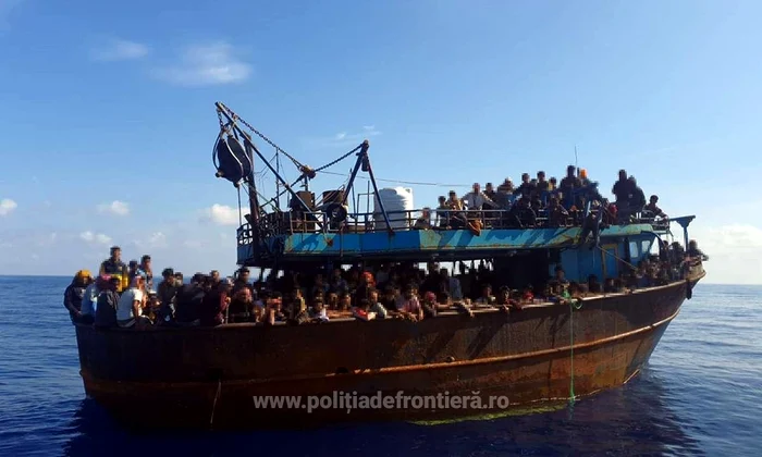 Persoanele se aflau pe un vas de pescuit. FOTO Poliţia de Frontieră Română 