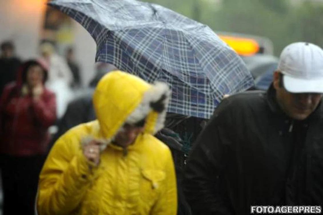 
    Vremea rea se întoarce în România după ce în ultimele zile au fost temperaturi mai mari decât cele normale pentru această perioadă  