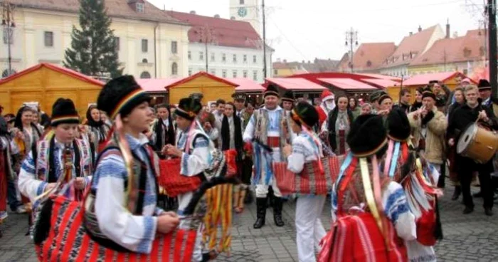 Protagoniştii acestor obiceiuri sunt în special feciorii FOTO Arhivă