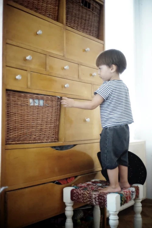 Dulapul a fost recondiționat dintr-un dressing din anii 1950