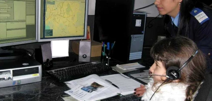 Copiii au avut ocazia să îndeplinească rolul unui operator telefonic la o intervenţie pentru jandarmi