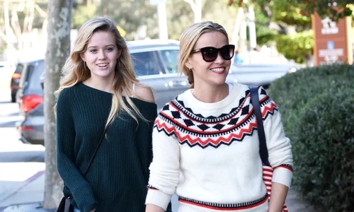 Reese Witherspoon Ava Phillippe  jpeg