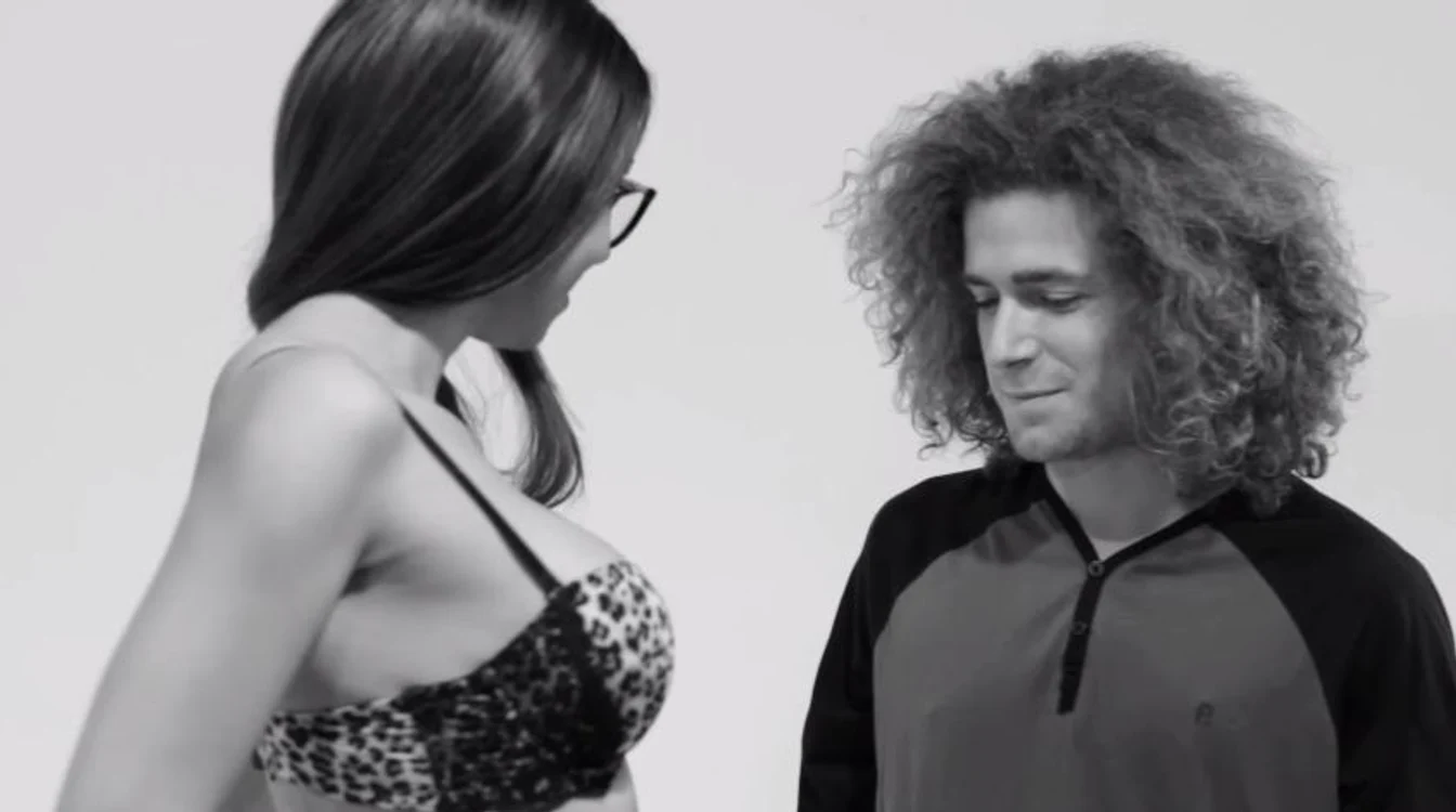 Ce se întâmplă când oameni simpli întâlnesc staruri pornoFoto Youtube