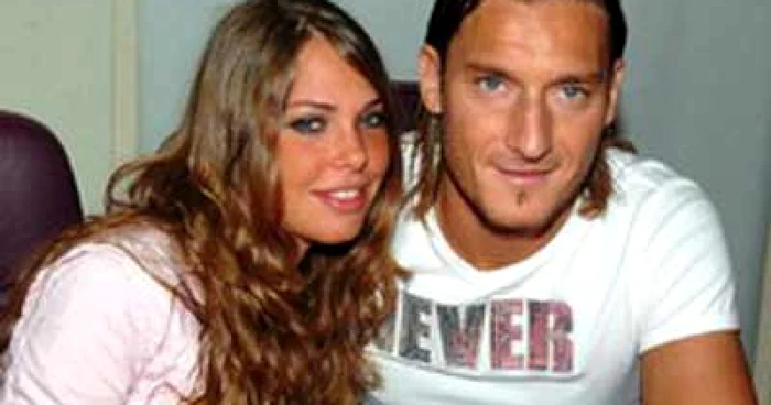 VIDEO Soţia lui Totti a leşinat pe stradă