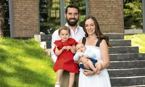 Nicolae al României și Alina Maria alături de copiii lor foto OK Magazine