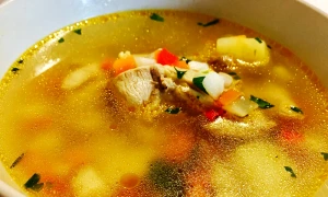 ciorba de pui cu legume si taietei webp