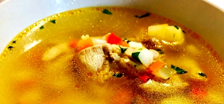 ciorba de pui cu legume si taietei webp