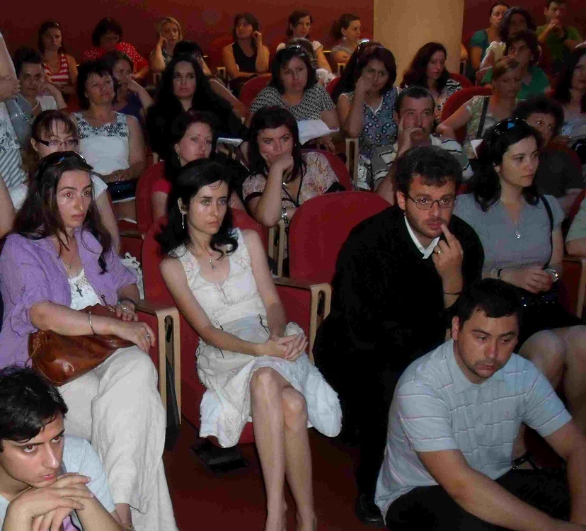 Profesorii au la dispoziţie peste 432 de locuri