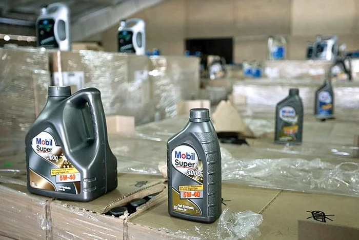 
    Tone de lubrifianţi îmbuteliaţi în hambar au împânzit toată EuropaFoto: automotorblog.com  