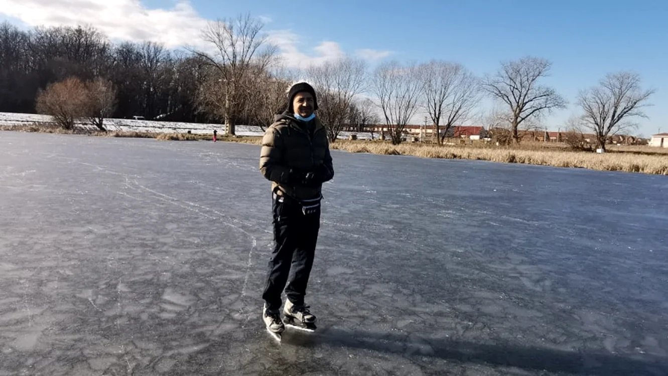 Lacul de lângă Timişoara a devenit patinoar natural FOTO Ş.Both
