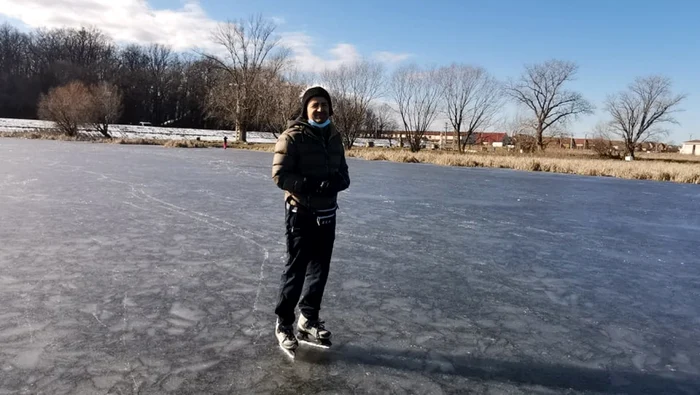 Lacul de lângă Timişoara a devenit patinoar natural FOTO Ş.Both