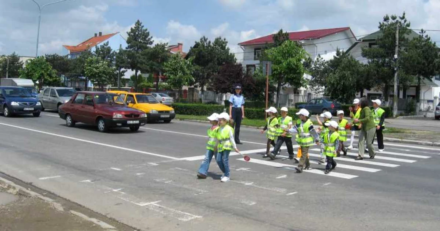Copiii au învăţat să se asigure înainte de a traversa strada