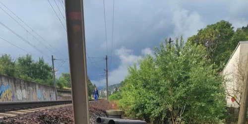 Terasamentul caii ferate de la Sinaia afectat de inundatii