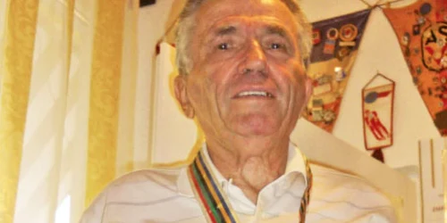 Ion Panţuru, cu diploma şi medalia de la JO Grenoble 1968
