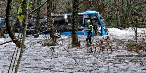 Accident autocar Spania  FOTO Guardia Civil jpg