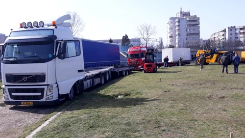 A început ridicarea spitalului militar mobil