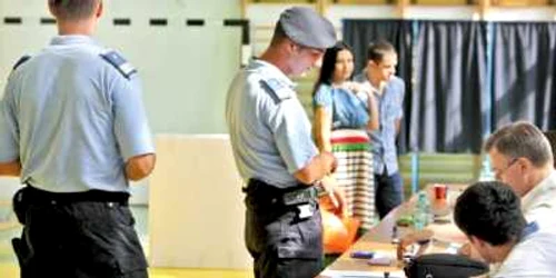 Votul pentru demiterea preşedintelui suspendat  Traian Băsescu a fost „decorat“ de dimineaţa până seara de plângeri şi dosare penale