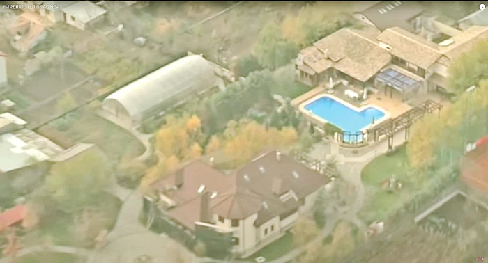 Conacul  de la Turnu  Măgurele  se-nvârte  după soare