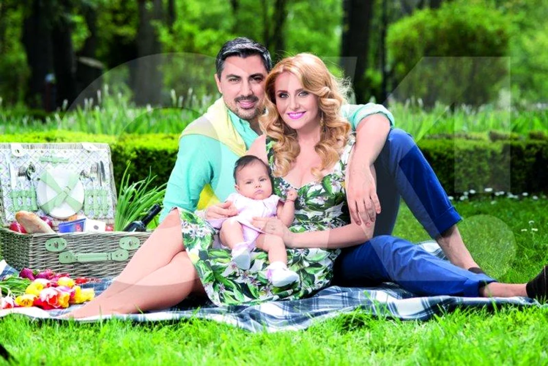
    Alina, Alexandru şi fetiţa lor (foto: OK Magazine)  
