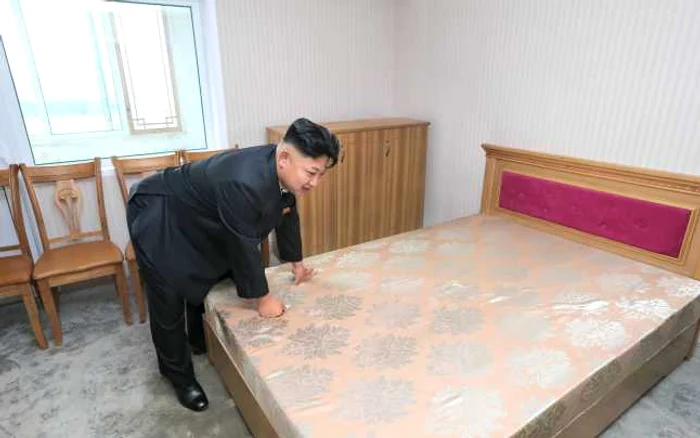 Liderul nord-coreean Kim Jong-un inspectează un complex rezidenţial pentru cercetători FOTO Reuters