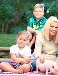 1 tori spelling si familia jpg jpeg