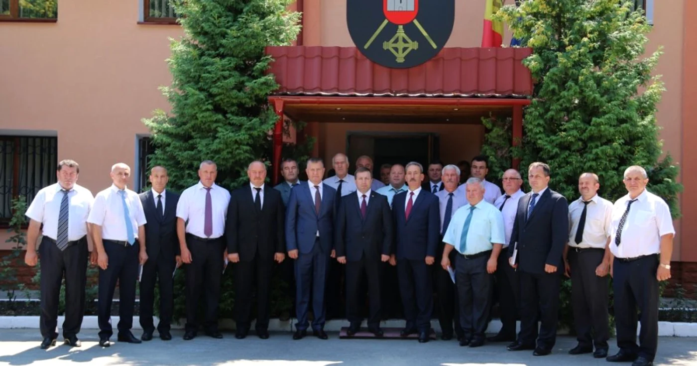 Ministrul în exerciţiu al Afacerilor Interne, alături de angajaţii ÎS Pază de Stat a MAI