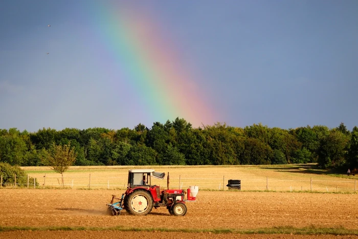 Utilajul agricol a fost ”cumpărat” fără a se mai plăti contravaloarea acestuia. Foto: pixabay.com