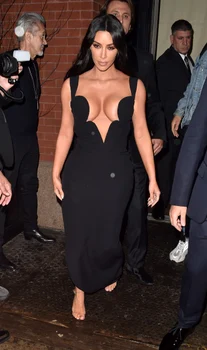 2 kim kardashian west and kourtney kardashian profimedia 0412434344 jpg jpeg