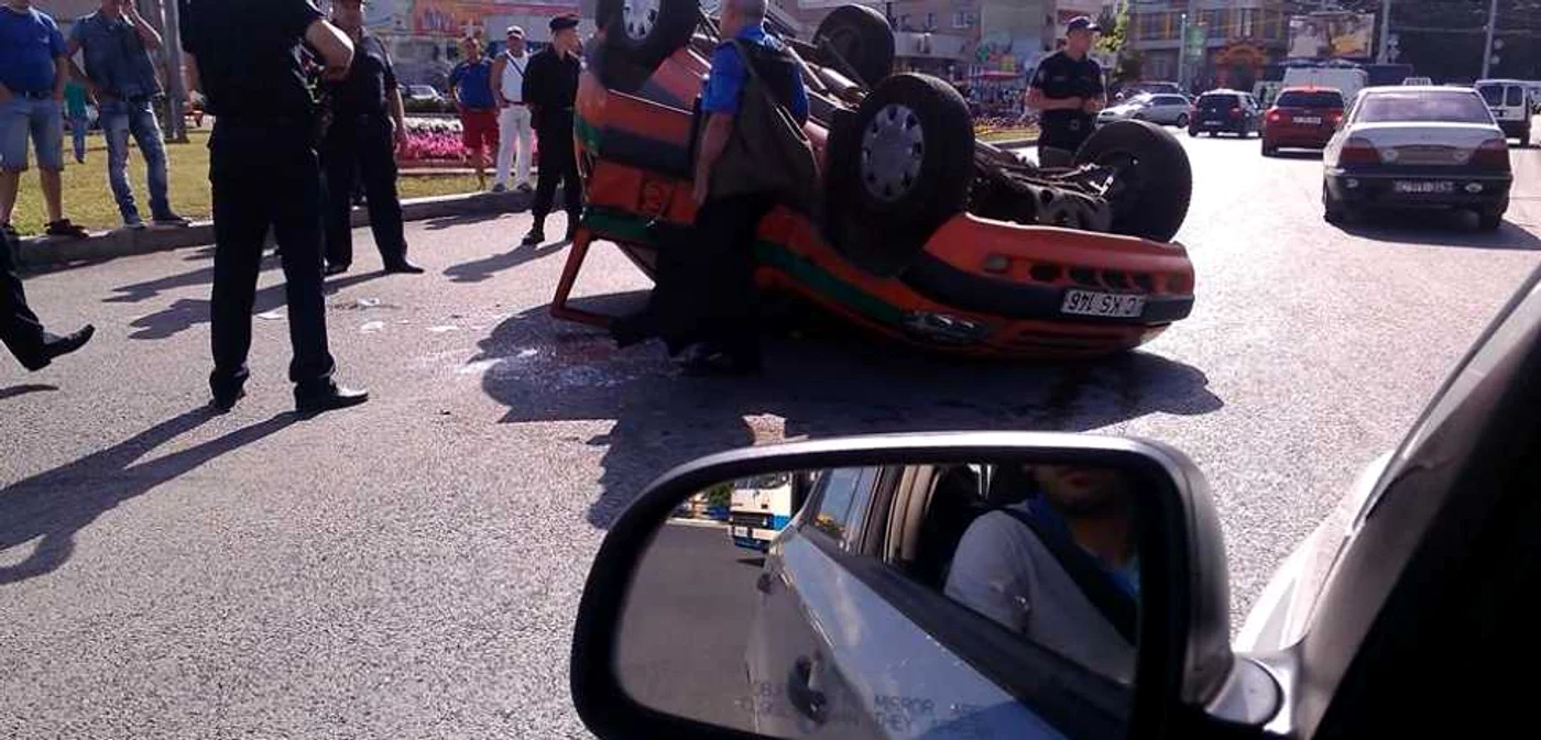 Accidentul a avut loc lângă sensul giratoriu de la Piaţa de la Ciocana. FOTO Valentin Uzun// Facebook