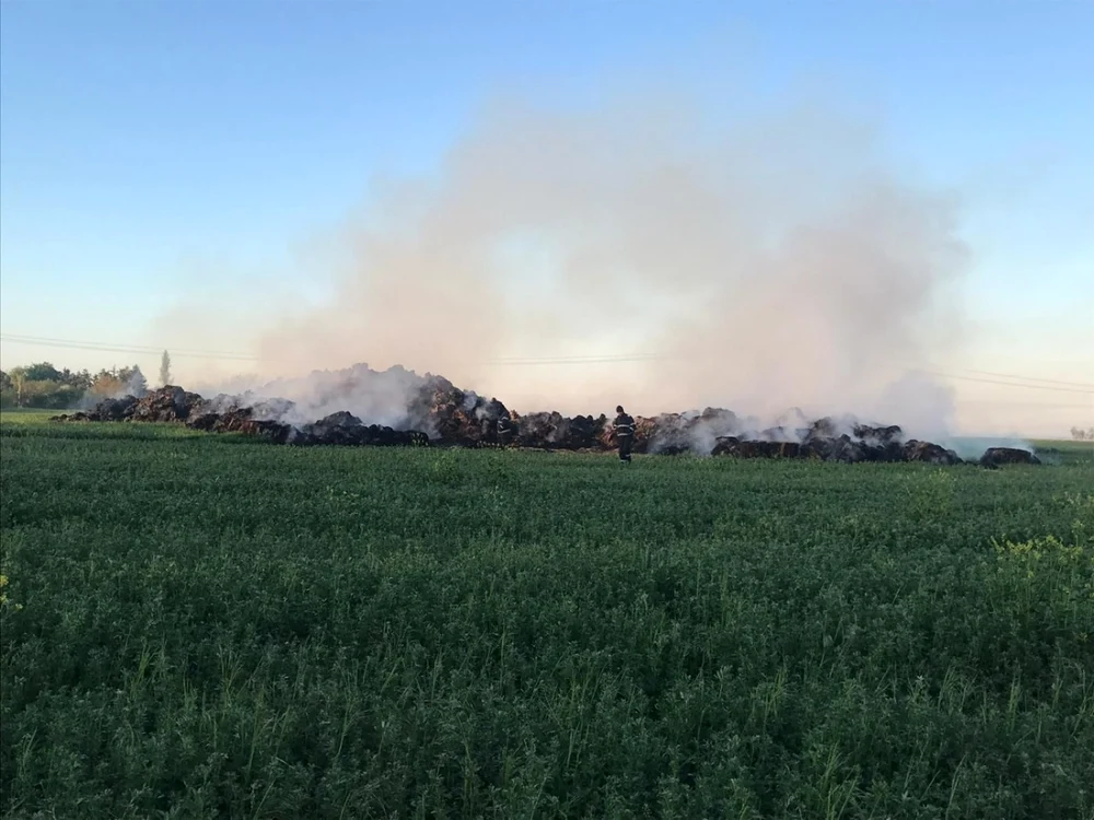 Incendiul a fost stins FOTO ISU Ialomiţa