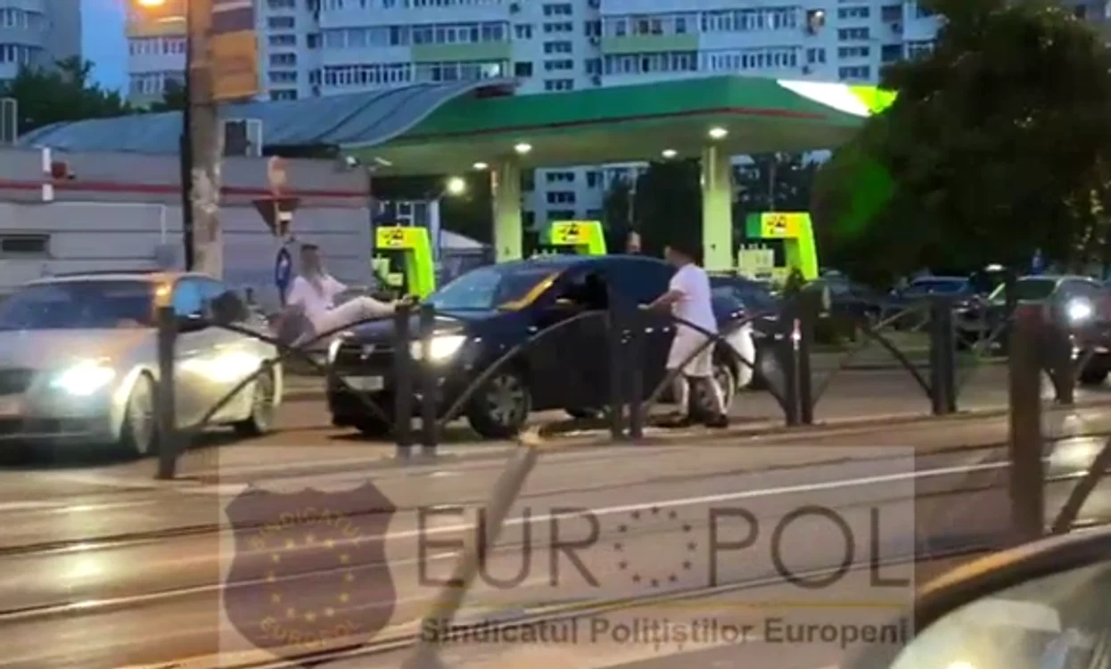
    Femeia care a participat violențele din trafic a fost audiată de polițiști Sursă foto: Facebook Sindicat Europol   