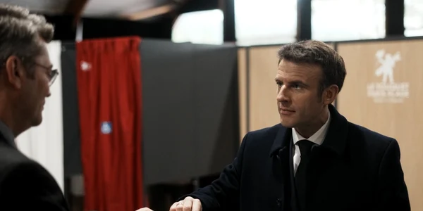 Emmanuel Macron votează FOTO EPA-EFE