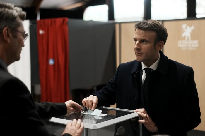 Emmanuel Macron votează FOTO EPA-EFE