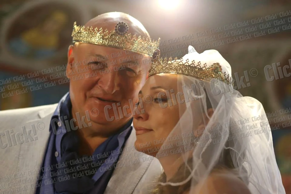 Constantin Cotimanis şi Mărcuţa Florina s-au căsătorit într-un cadru mirific la Vatra Dornei.
