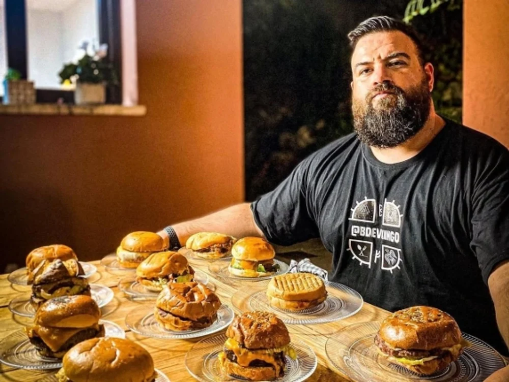 Misterul hamburgerului de aproape 10.000 de euro care a stârnit fascinația lumii culinare: acord de confidențialitate și fotografierea interzisă!