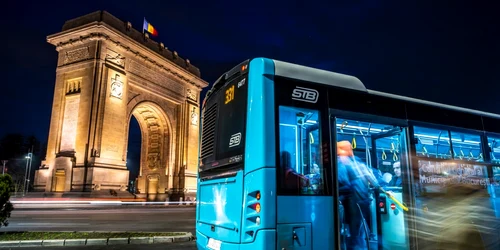 autobuz stb noapte otokar arcul de triumf foto shutterstock