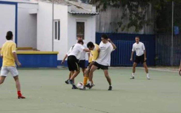 "Adevarul Holding", în primele patru echipe ale Bucureştiului la minifotbal