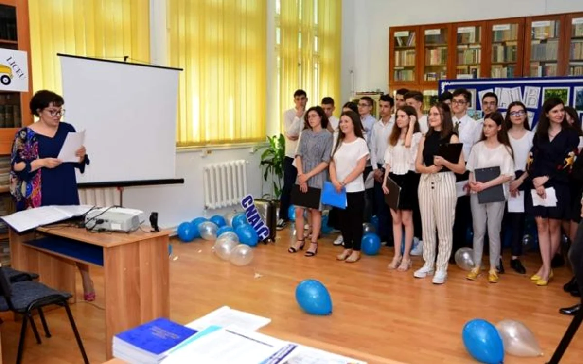 Clasa a VIII-a A, la final de an şcolar FOTO: CNAIC