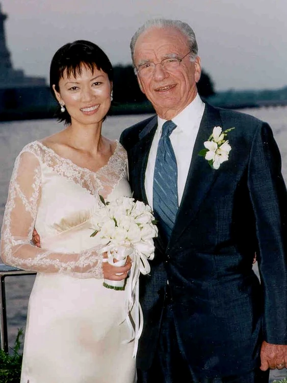 Wendi Deng s-a măritat cu Rupert Murdoch la 26 iunie 1999. Cei doi s-au separat legal în 2013