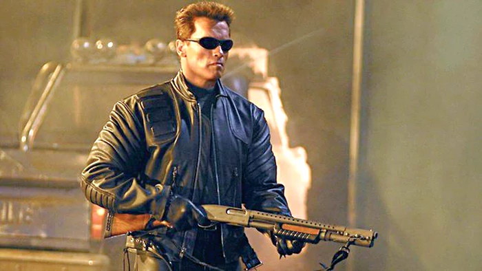 Adrian Pavel poartă geaca lui Arnold din filmul “Terminator”