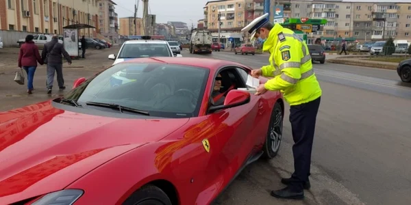 masina ferrari control alba