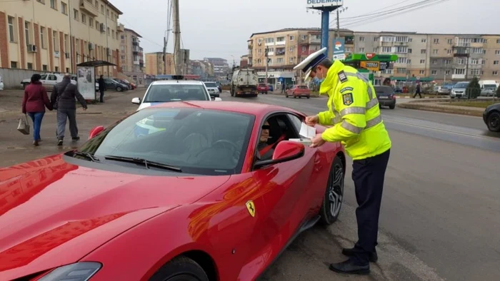 Poliţistul rănit a fost transportat la spital pentru o examinare şi acordarea asistenţei medicale Foto. arhiva