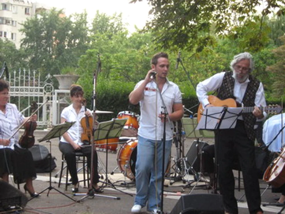 Oradea: „Give peace a chance” a strâns câteva sute de orădeni